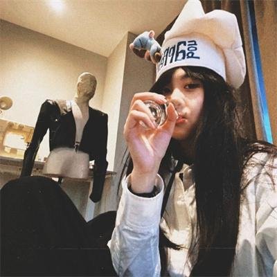 不是挥手而是溺水